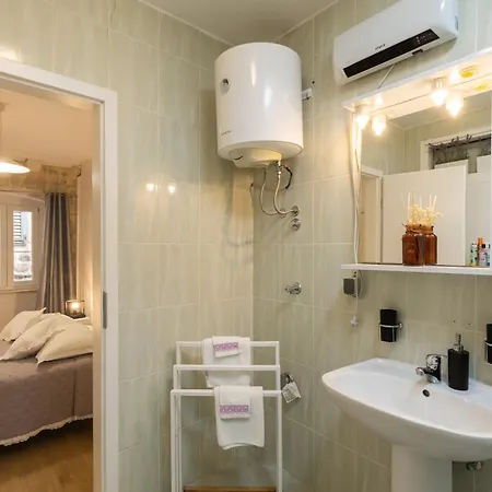 Tomasi Guest house *